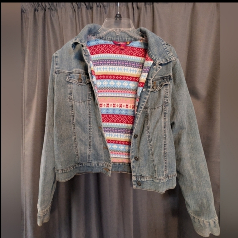 So Women's Distressed Denim Jacket w/sweater lining. Sz. L *See Description
